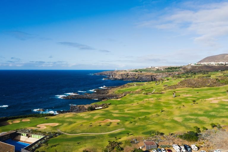 golf-course-near-the-atlantic-ocean-in-tenerife-sp-V6UXY5J