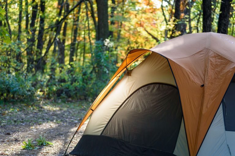 morning-sunlight-on-tent-at-campground-in-autumn-L4BZT5W